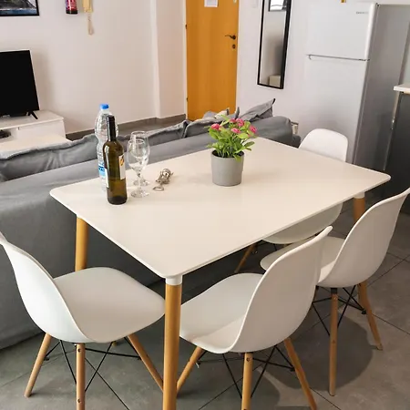 Kave Blue Mackenzie 1 Bdr Flat With Pool Apartment