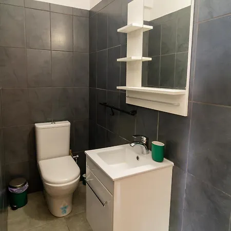 Kave Blue Mackenzie 1 Bdr Flat With Pool Apartment